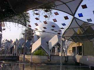 $BCS$NB&$N;M0$$b%a%?%j%C%/!D(B