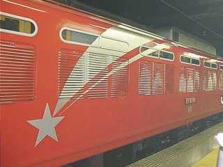 $B5!4X<V$NB&LL$K$OBg$-$JN.@1$,IA$+$l$k(B