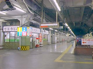 旧団体待合室そばにある立ち食いそば屋