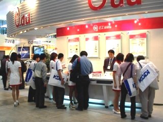 KDDI$BK\BN$b07$&!V(Bau$B!W$N%3!<%J!<!