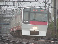 8712