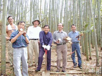 ����ȂɂƂ����B�i�}�ŐH�ׂ�O��I�I�H�H