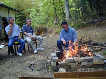 焚き火はええなぁー