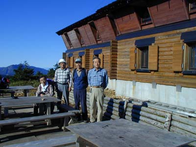 �����̑O�ŁB