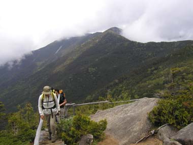 大弛峠上の夢の庭園より金峰山方面を望む。
