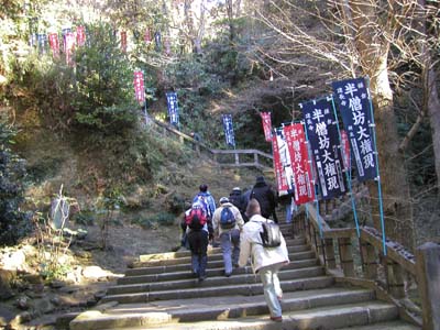 半僧坊への階段登り。