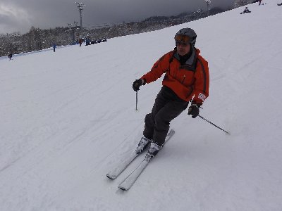 福本さん、どの写真もフォームが決まっている。ゲレンデでは先導していただいた