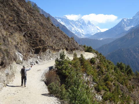 エベレスト街道を行くリーダー